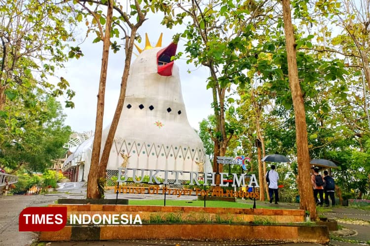 Wisata Bukit Rhema di Borobudur Magelang: Dari Gereja Ayam, Sunrise Hingga Ruang Refleksi